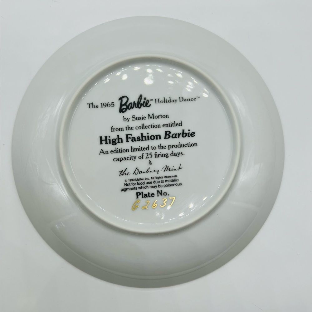 Barbie Collectible Plate Set - Picture 9 of 10